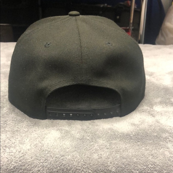 New Era Black Hat Monochromatic Design - Picture 4 of 6